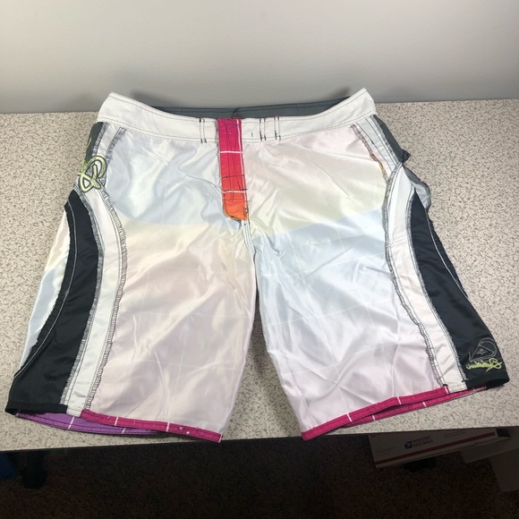 Quiksilver Spellout Grid Board Shorts Men's 38 - Picture 10 of 11